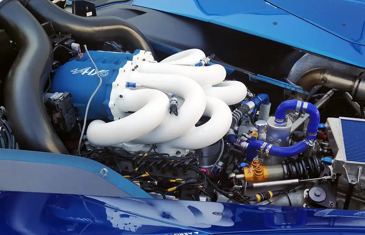 Plenum e collettori di aspirazione dell’Alpine Alpenglow Hy6 montati sulla vettura. Courtesy Alpine